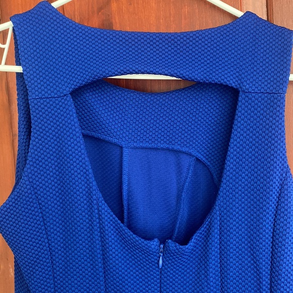 Royal blue color dress by Julian Taylor, size 8.  Barely worn.  100% polyester - Picture 3 of 5